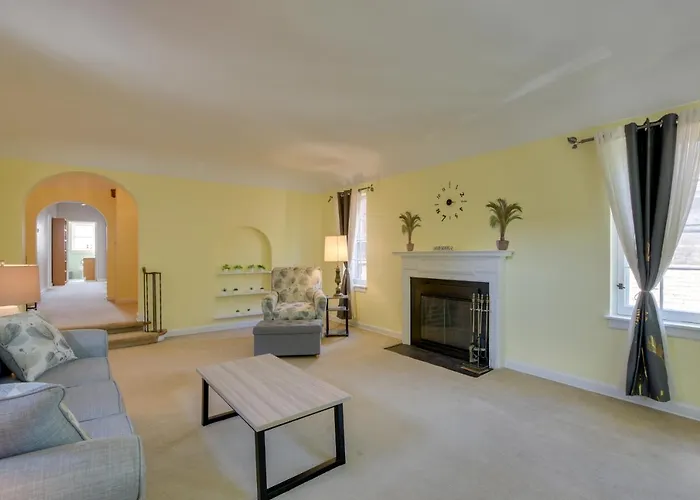 Chic Getaway W/ Fireplace! *