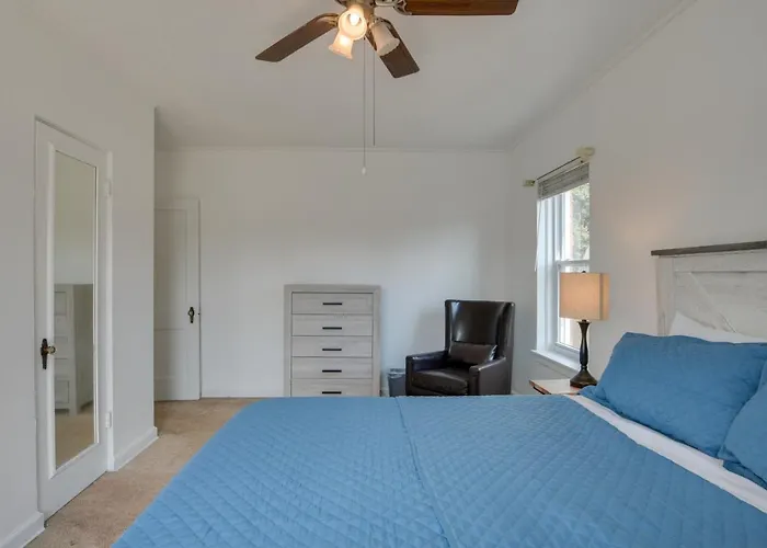 Chic Getaway W/ Fireplace! Apartment *